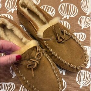 L.L. Bean Brown Suede Women's Moccasins 10 fur lined fuzzy